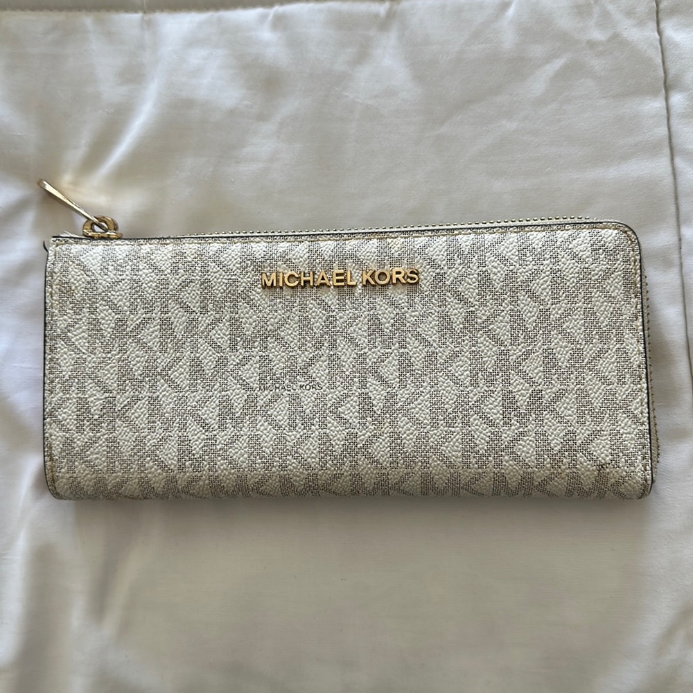 Michael Kors Pattern Wallet